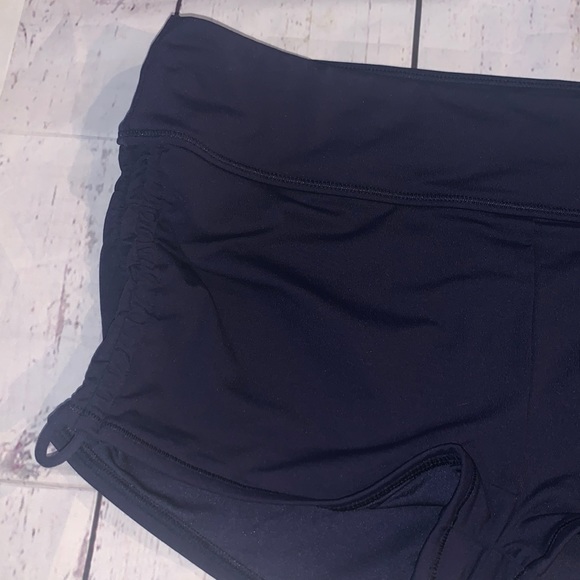 Athleta Sand Sprint Short - Picture 5 of 6